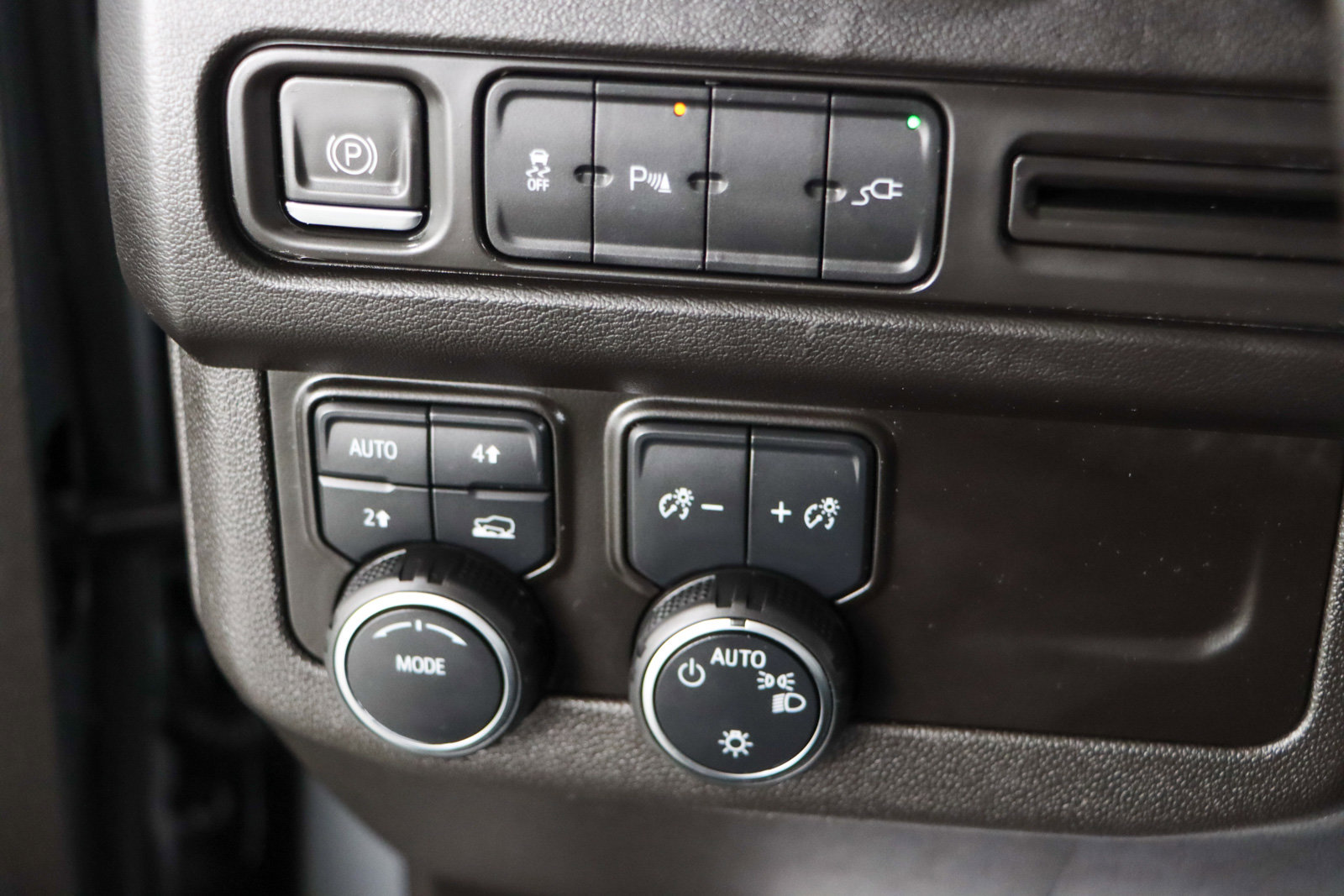 Used 2021 Chevrolet Tahoe LT w/ Rear Media and Nav Package AWD/4WD image 24