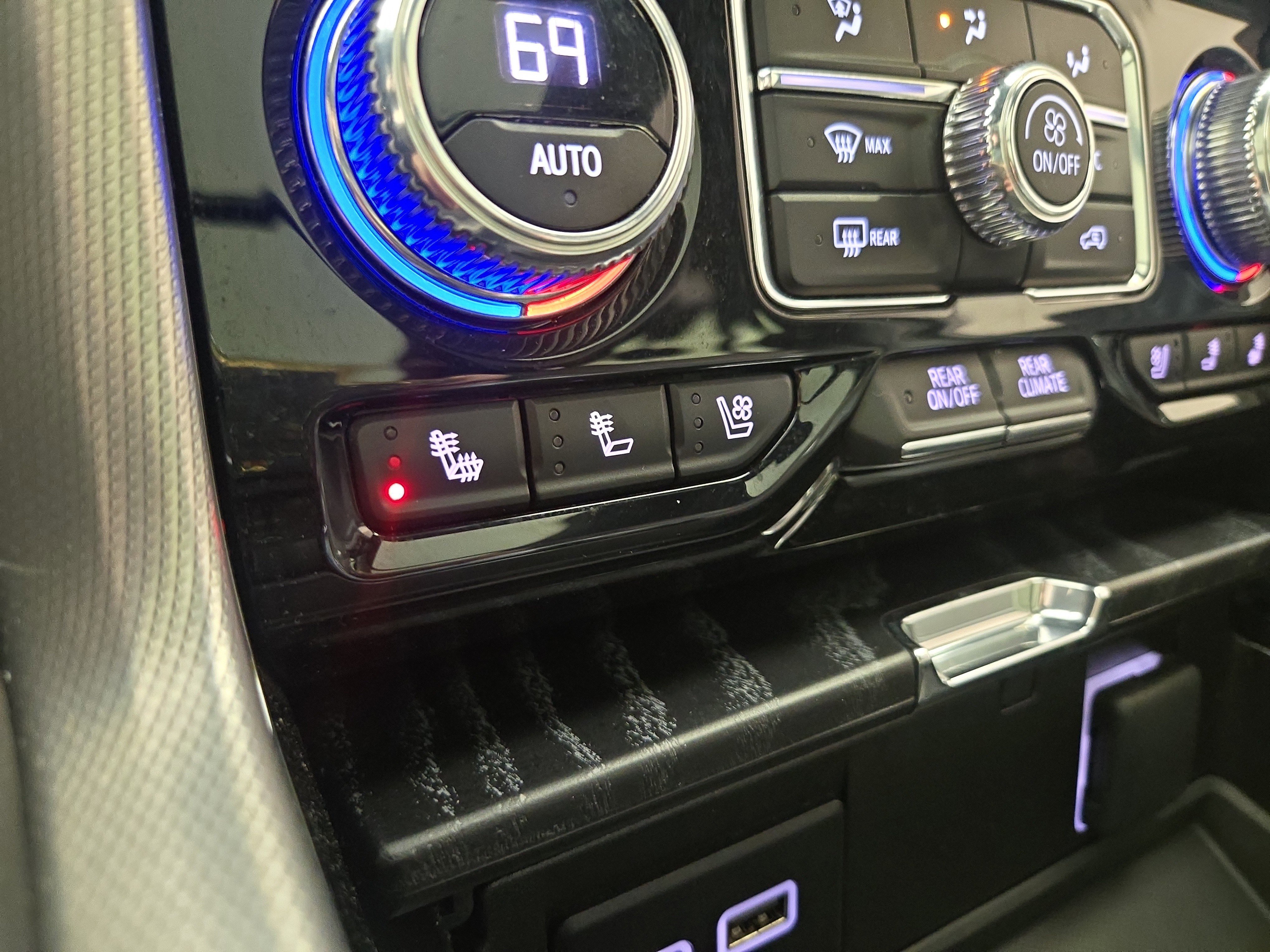 Certified 2023 GMC Yukon XL Denali image 28