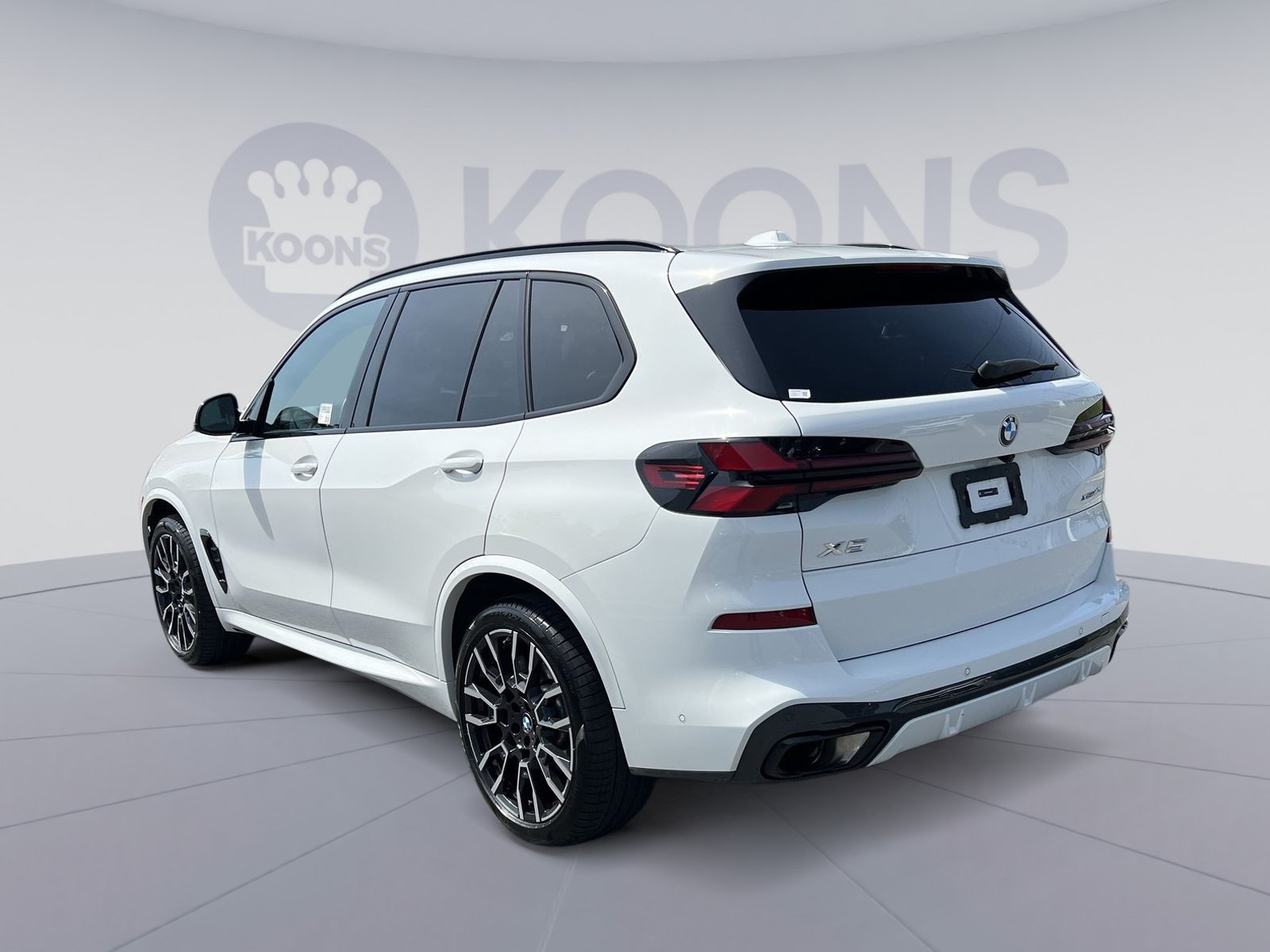 Used 2024 BMW X5 xDrive40i w/ M Sport Package AWD/4WD image 4