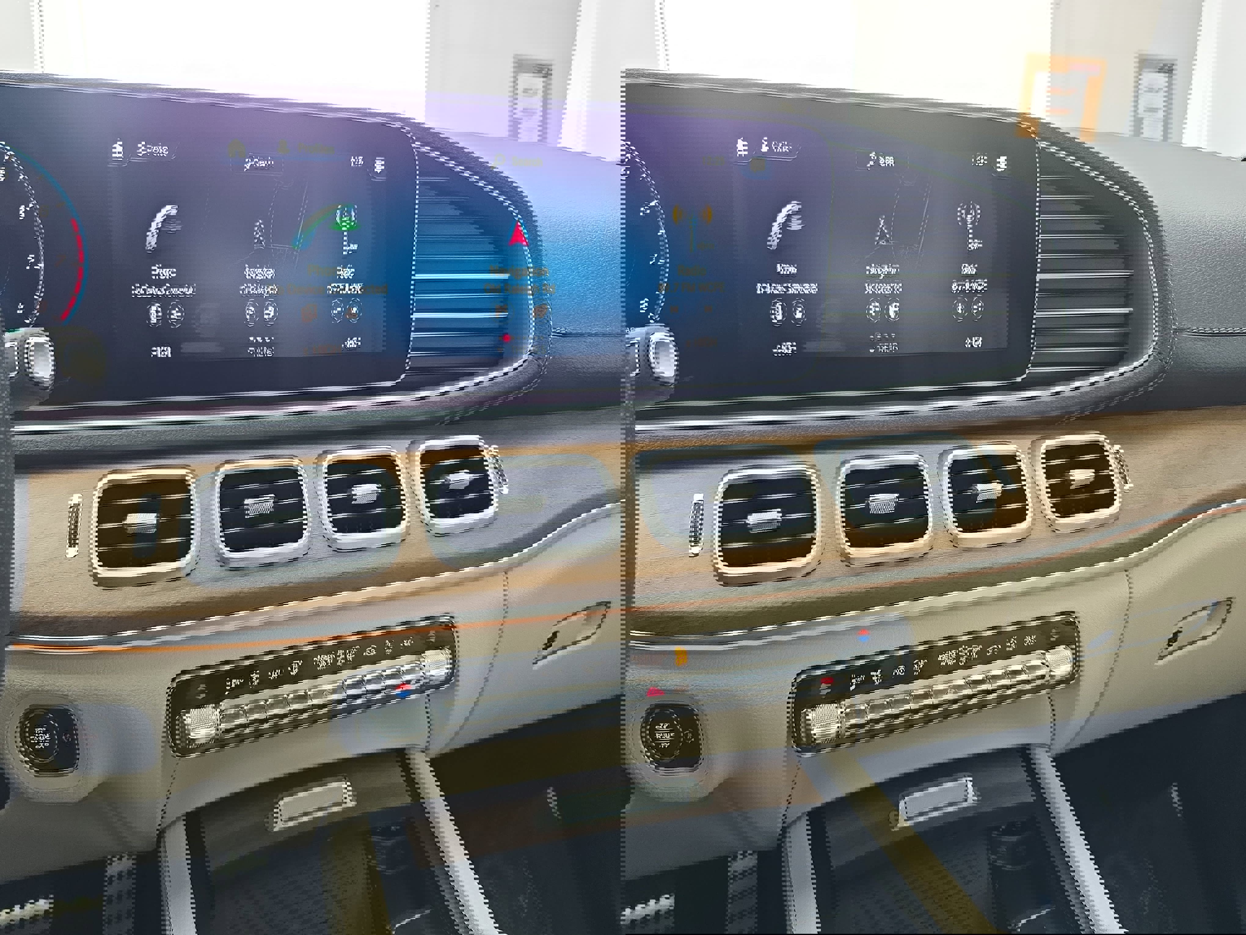 Used 2023 Mercedes-Benz GLS 580 4MATIC image 21