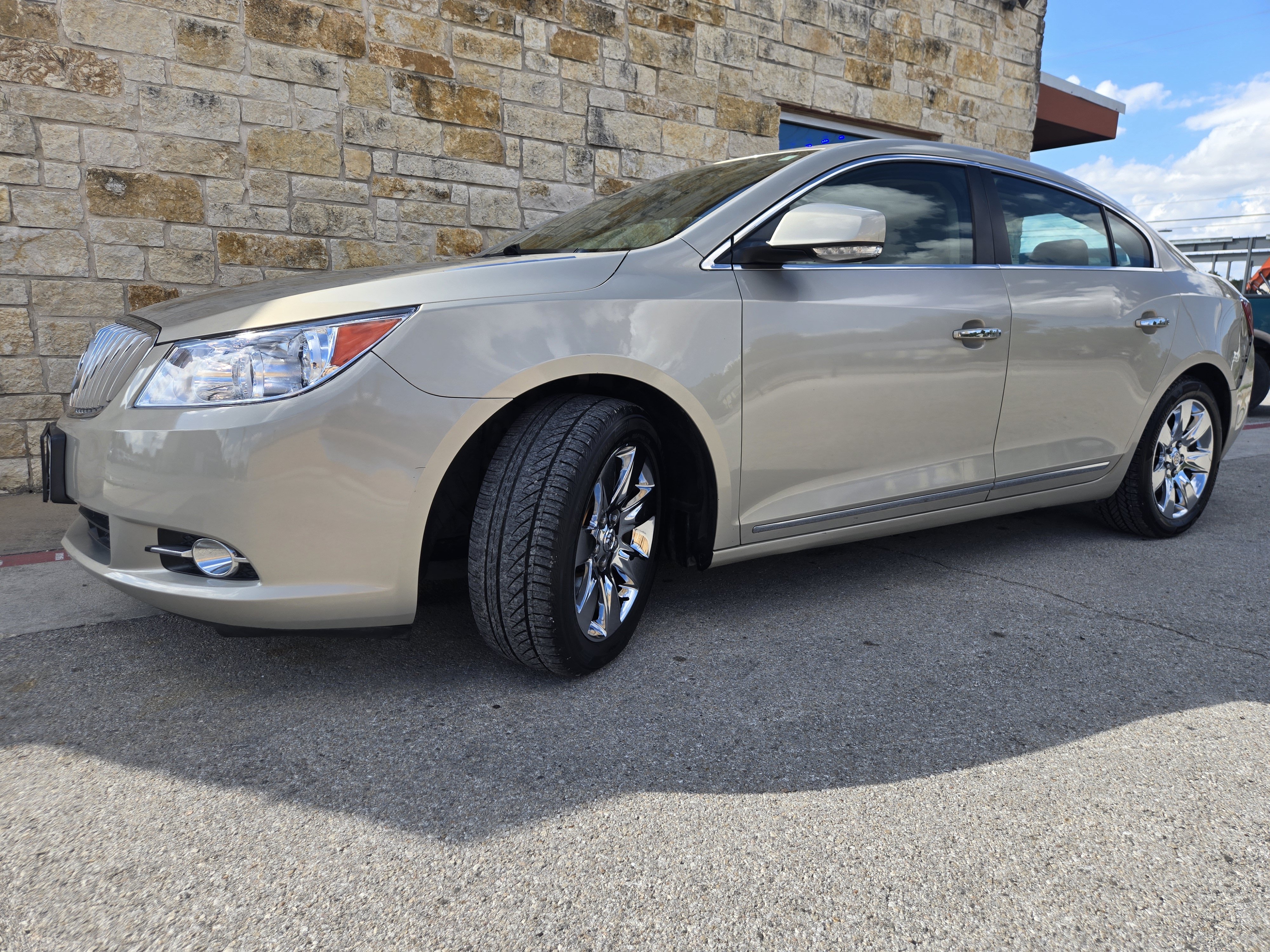 Used 2010 Buick LaCrosse CXL FWD image 2