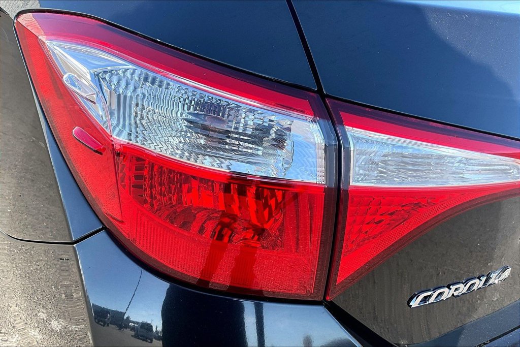 Used 2016 Toyota Corolla LE FWD image 29