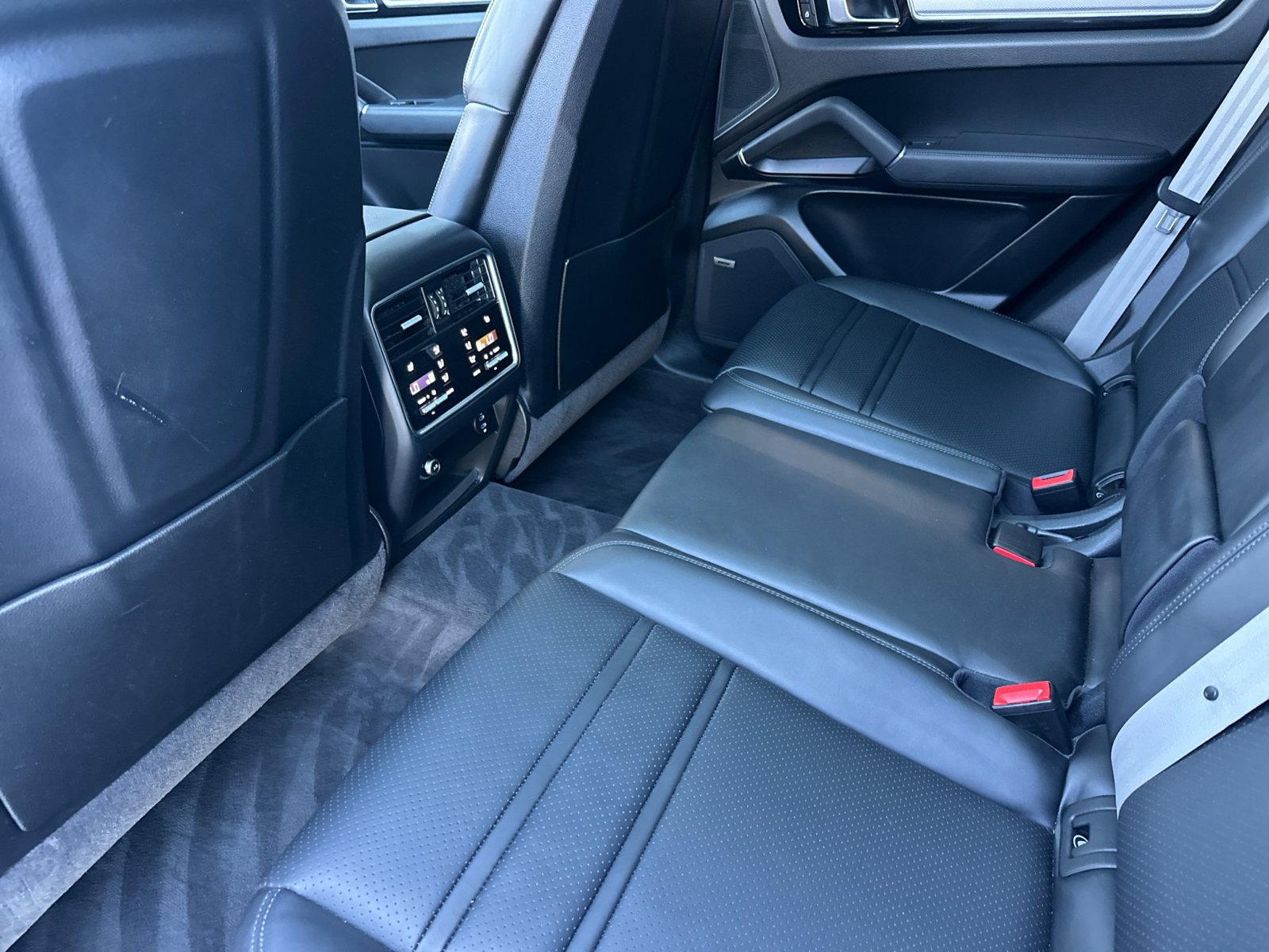 Used 2023 Porsche Cayenne AWD/4WD image 20
