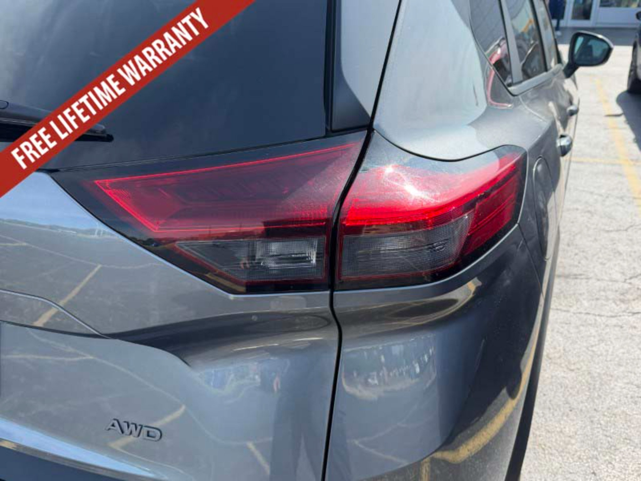 Used 2025 Nissan Rogue SV AWD/4WD image 14