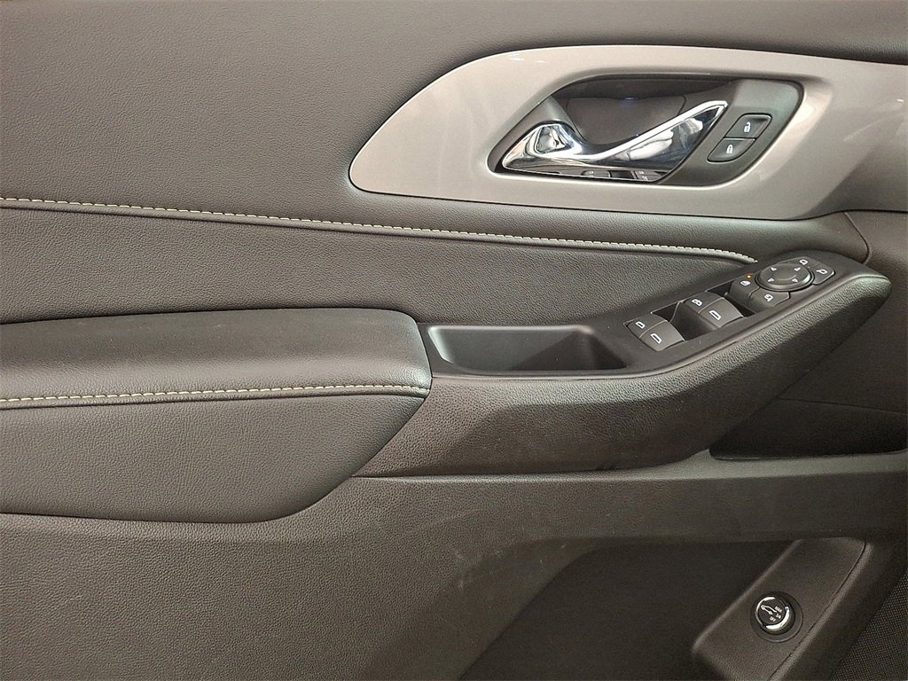 Used 2022 Chevrolet Traverse LT w/ LT Premium Package image 16