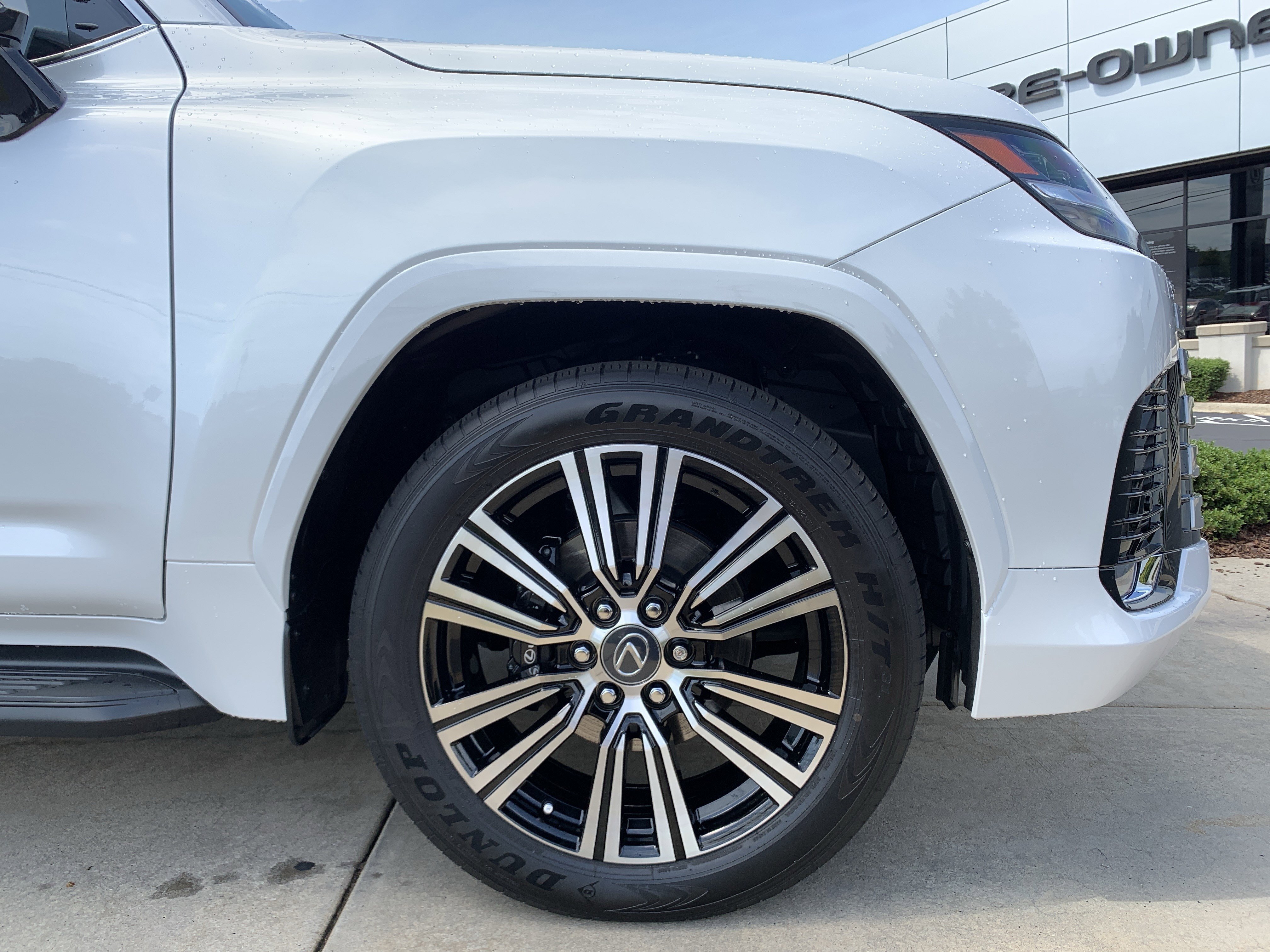 Certified 2025 Lexus LX 600 4WD w/ Accessory Package (2T) image 18