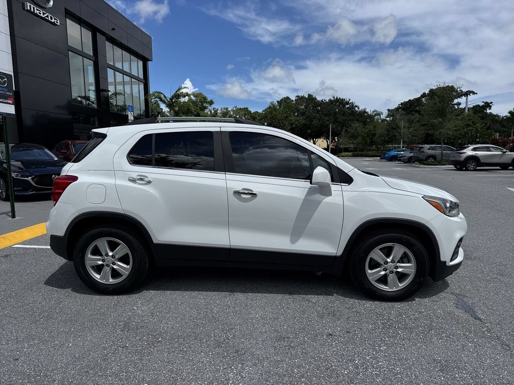 Used 2019 Chevrolet Trax LT w/ LT Convenience Package FWD image 5