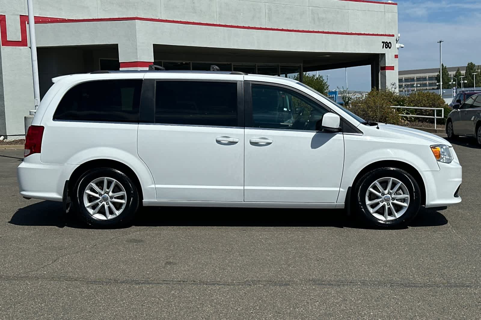 Used 2019 Dodge Grand Caravan SXT FWD image 6