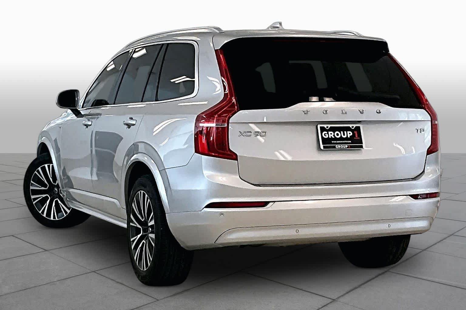 Used 2022 Volvo XC90 T5 Momentum w/ Climate Package FWD image 11