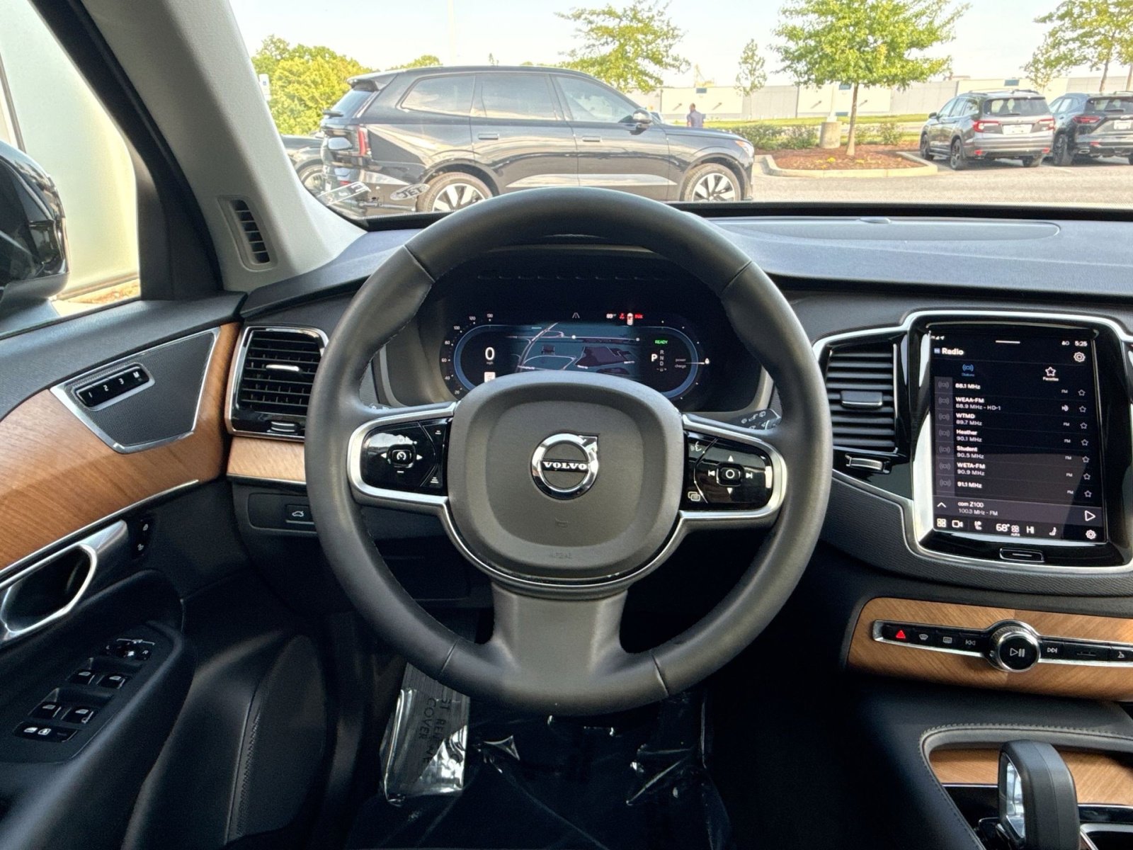 Used 2024 Volvo XC90 T8 Plus w/ Protection Package AWD/4WD image 16