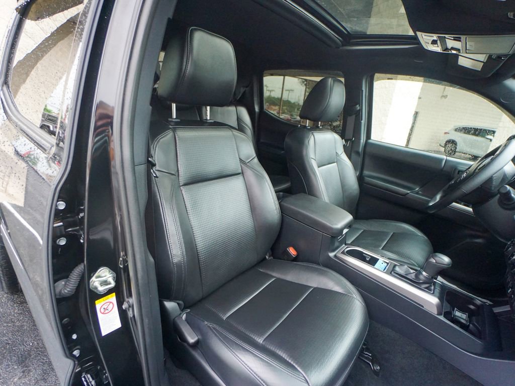 Used 2020 Toyota Tacoma Limited image 32