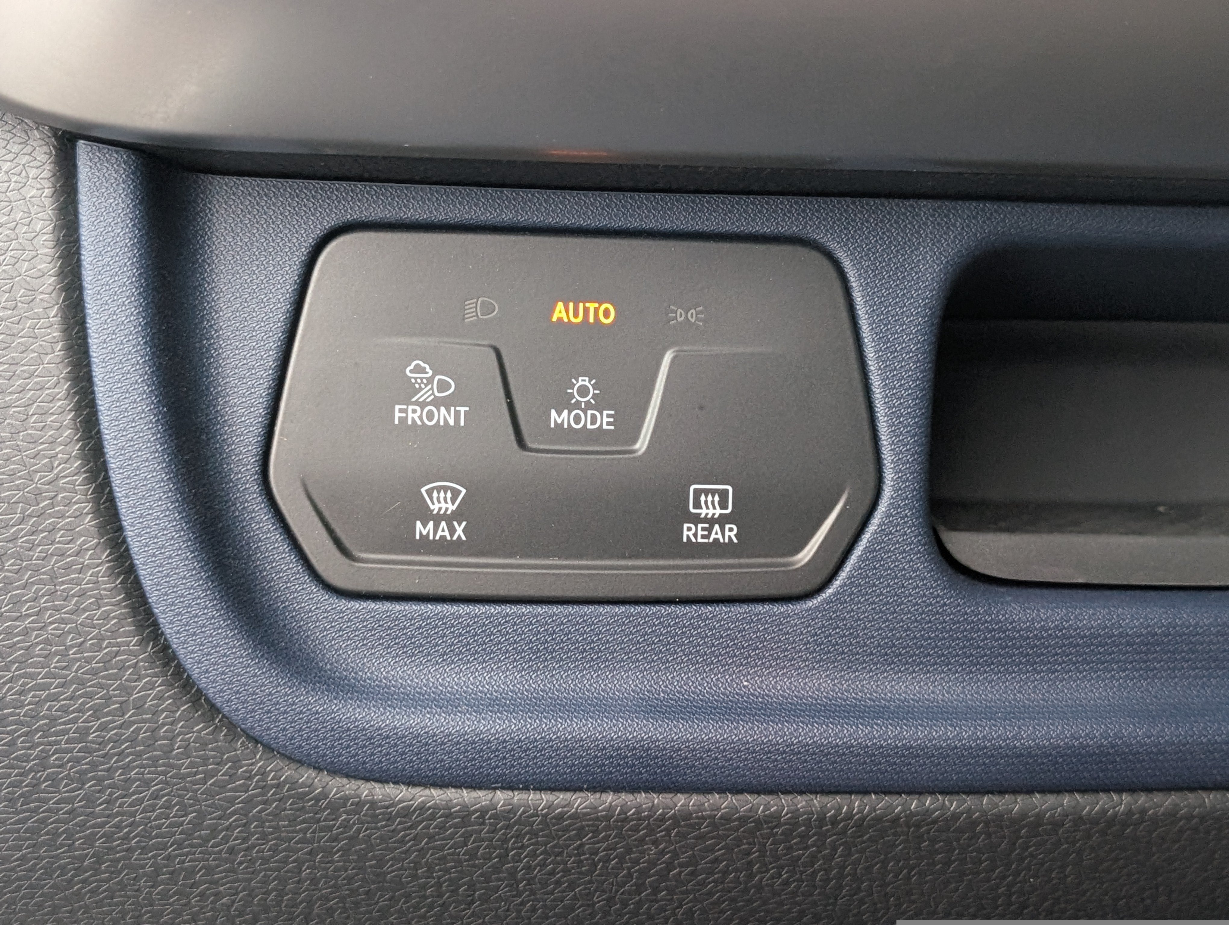 Used 2025 Volkswagen ID. Buzz Pro S Plus RWD image 22