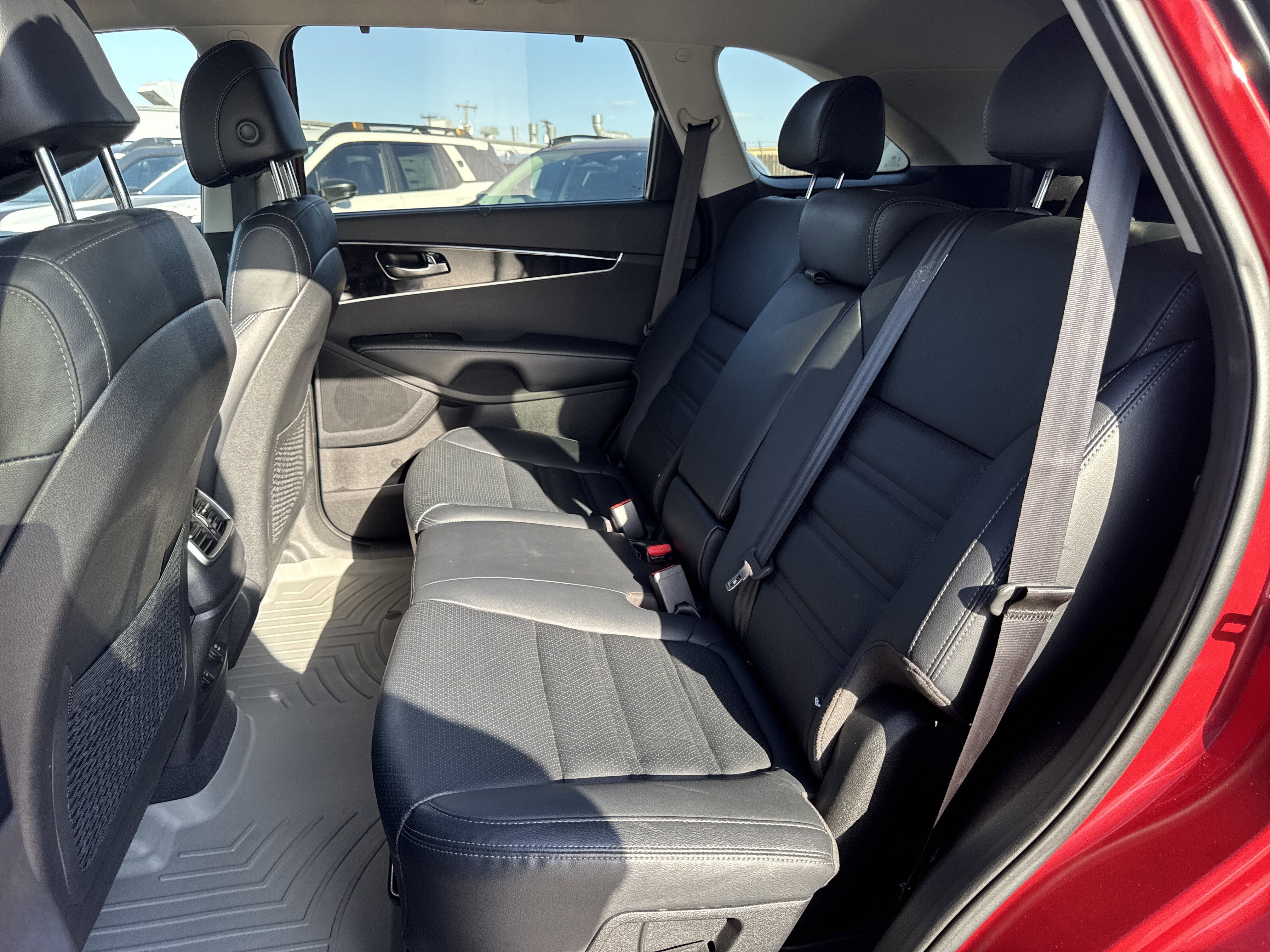 Used 2017 Kia Sorento EX image 27