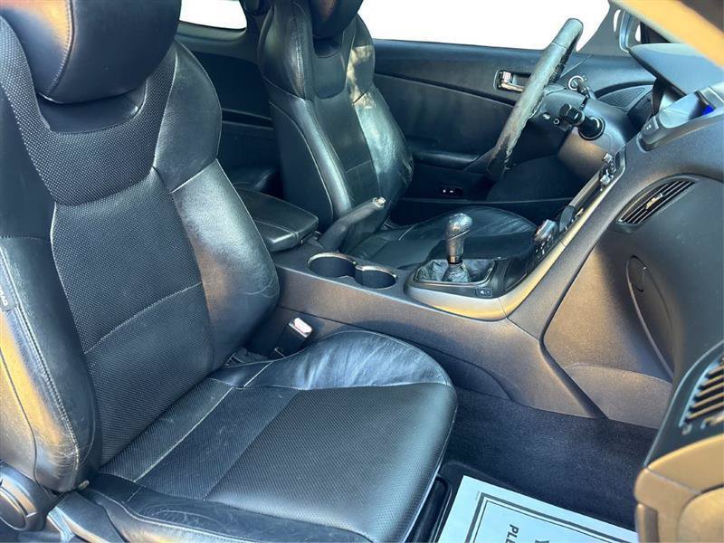 Used 2012 Hyundai Genesis 3.8 RWD image 10