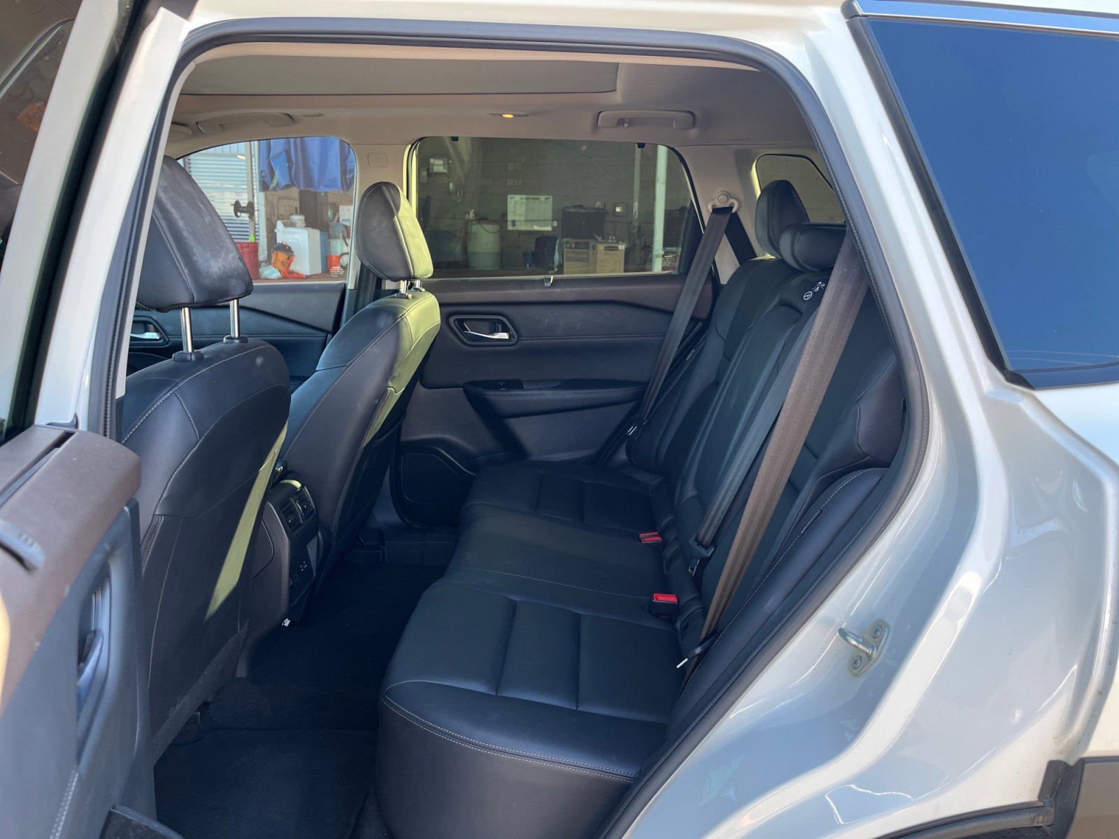 Used 2023 Nissan Rogue SL w/ SL Premium Package image 17