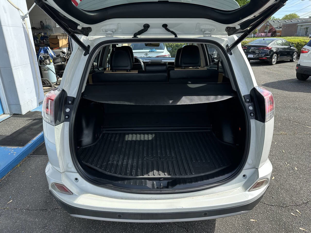 Used 2017 Toyota RAV4 Limited w/ Advanced Technology Package image 18