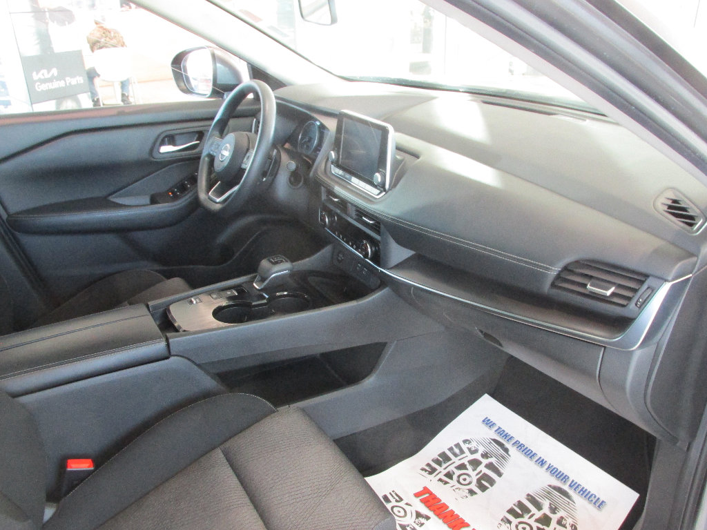 Used 2024 Nissan Rogue SV image 29