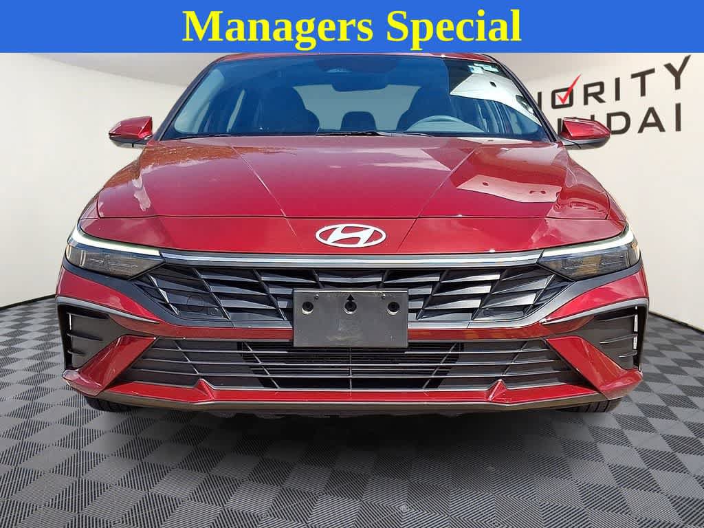 Used 2024 Hyundai Elantra SEL FWD image 2