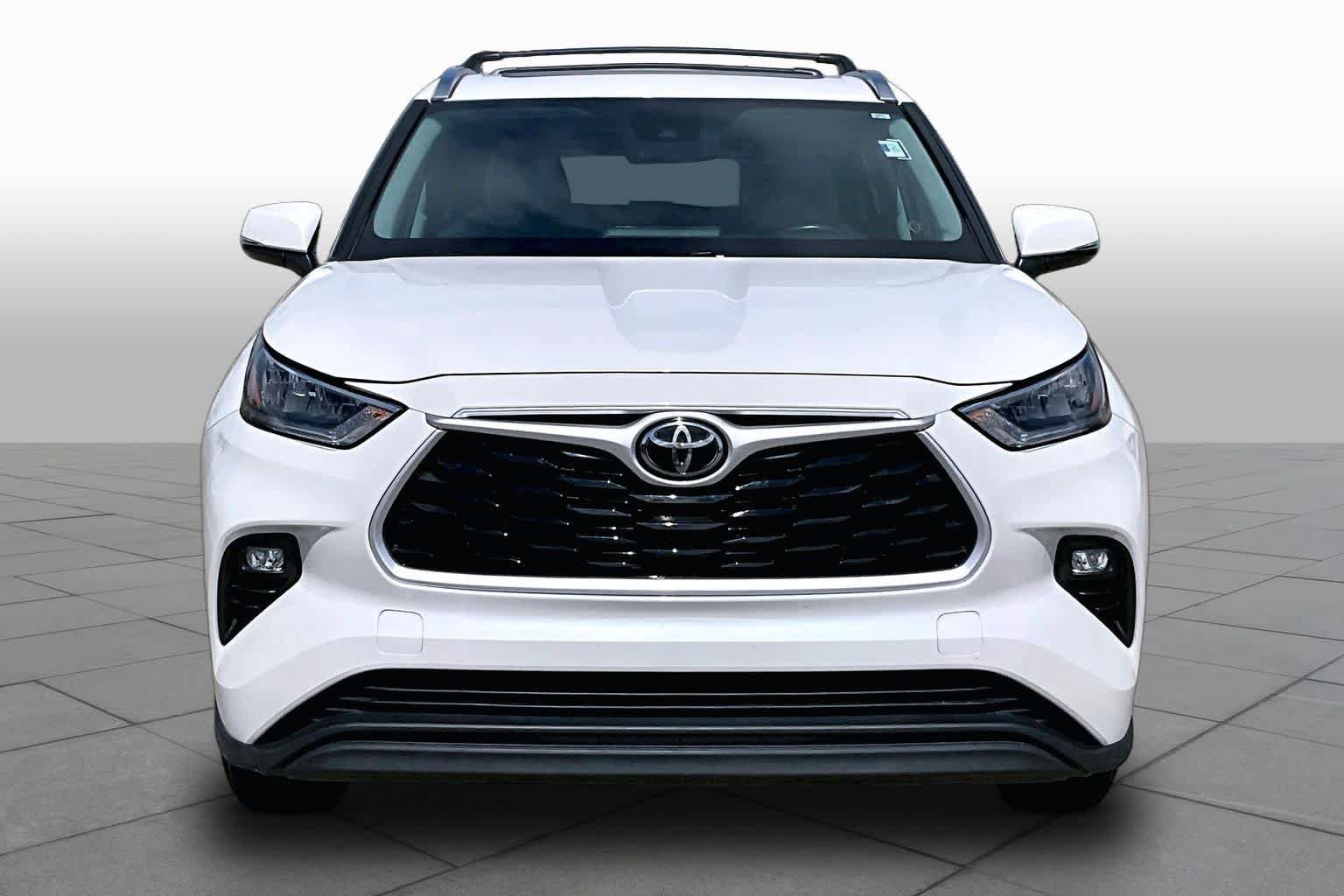 Used 2020 Toyota Highlander XLE AWD/4WD image 4