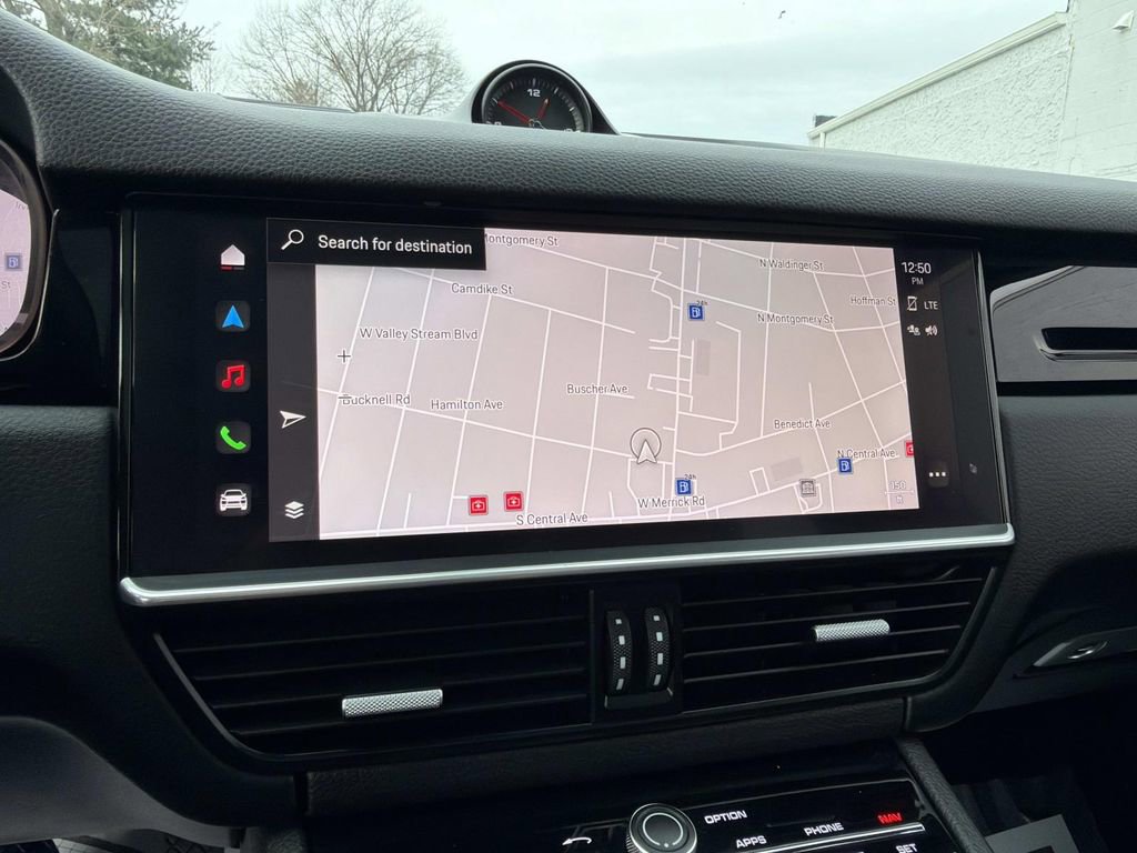 Used 2023 Porsche Cayenne Platinum Edition image 39