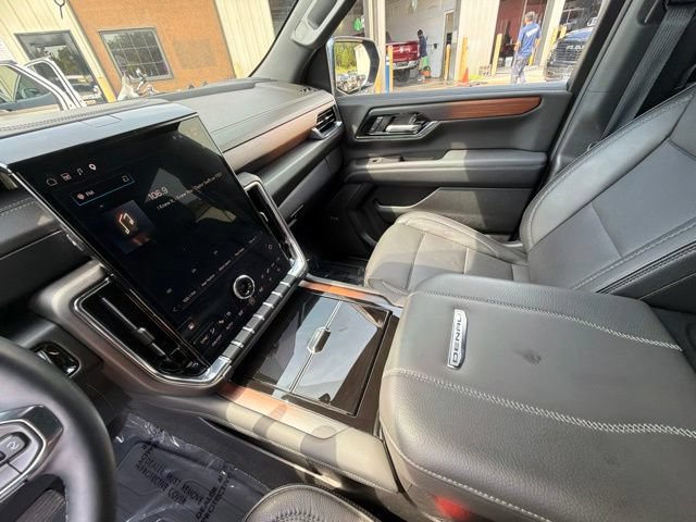 Used 2025 GMC Yukon Denali w/ Sun & Power Step Package AWD/4WD image 27
