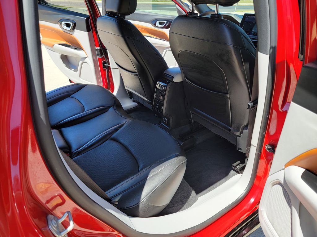 Used 2023 Jeep Compass Limited w/ Elite Group AWD/4WD image 15