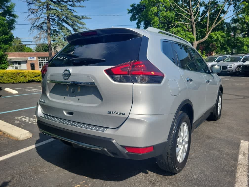 Used 2018 Nissan Rogue SV AWD/4WD image 3
