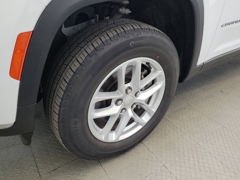Used 2023 Jeep Grand Cherokee L Laredo AWD/4WD image 31
