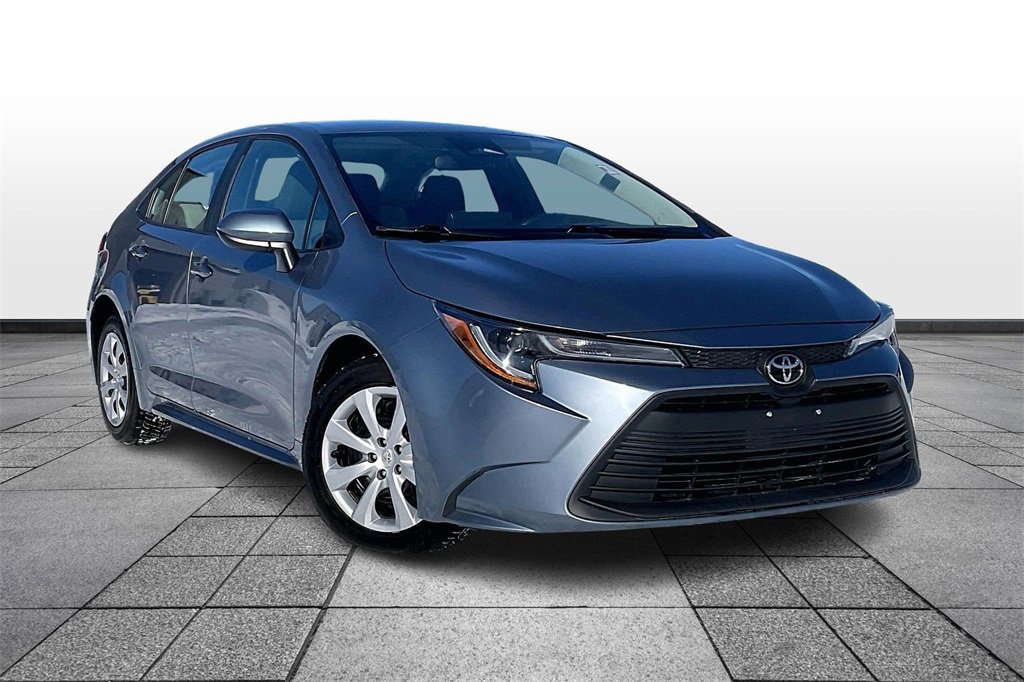 Used 2024 Toyota Corolla LE image 2