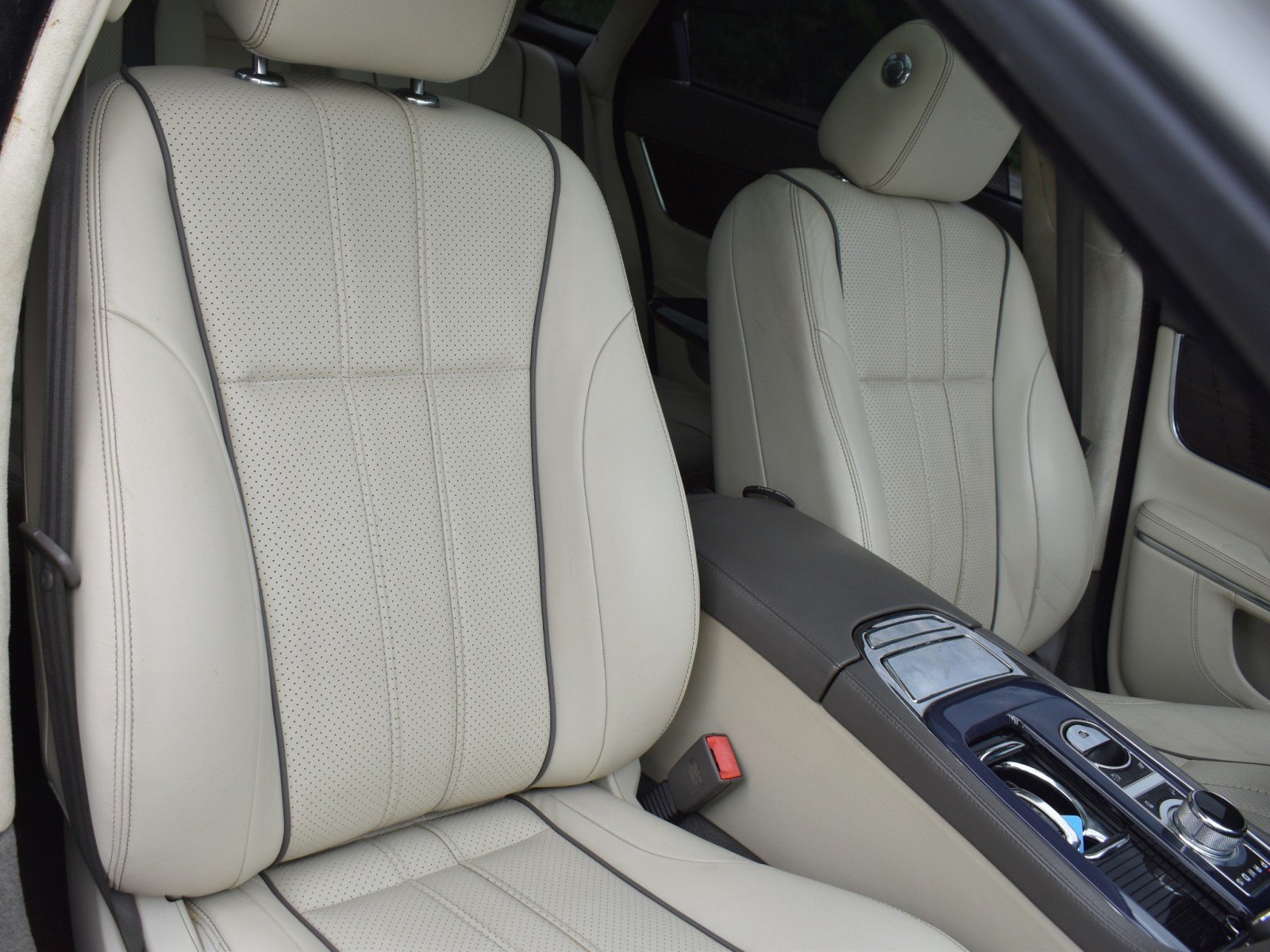 Used 2011 Jaguar XJ L RWD image 49