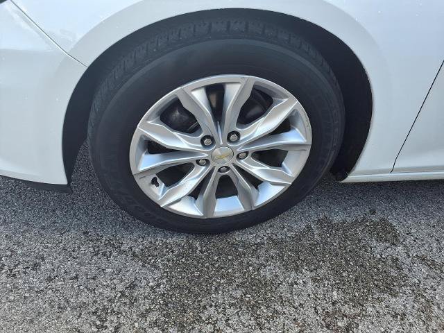 Used 2019 Chevrolet Malibu LT w/ Leather Package FWD image 5