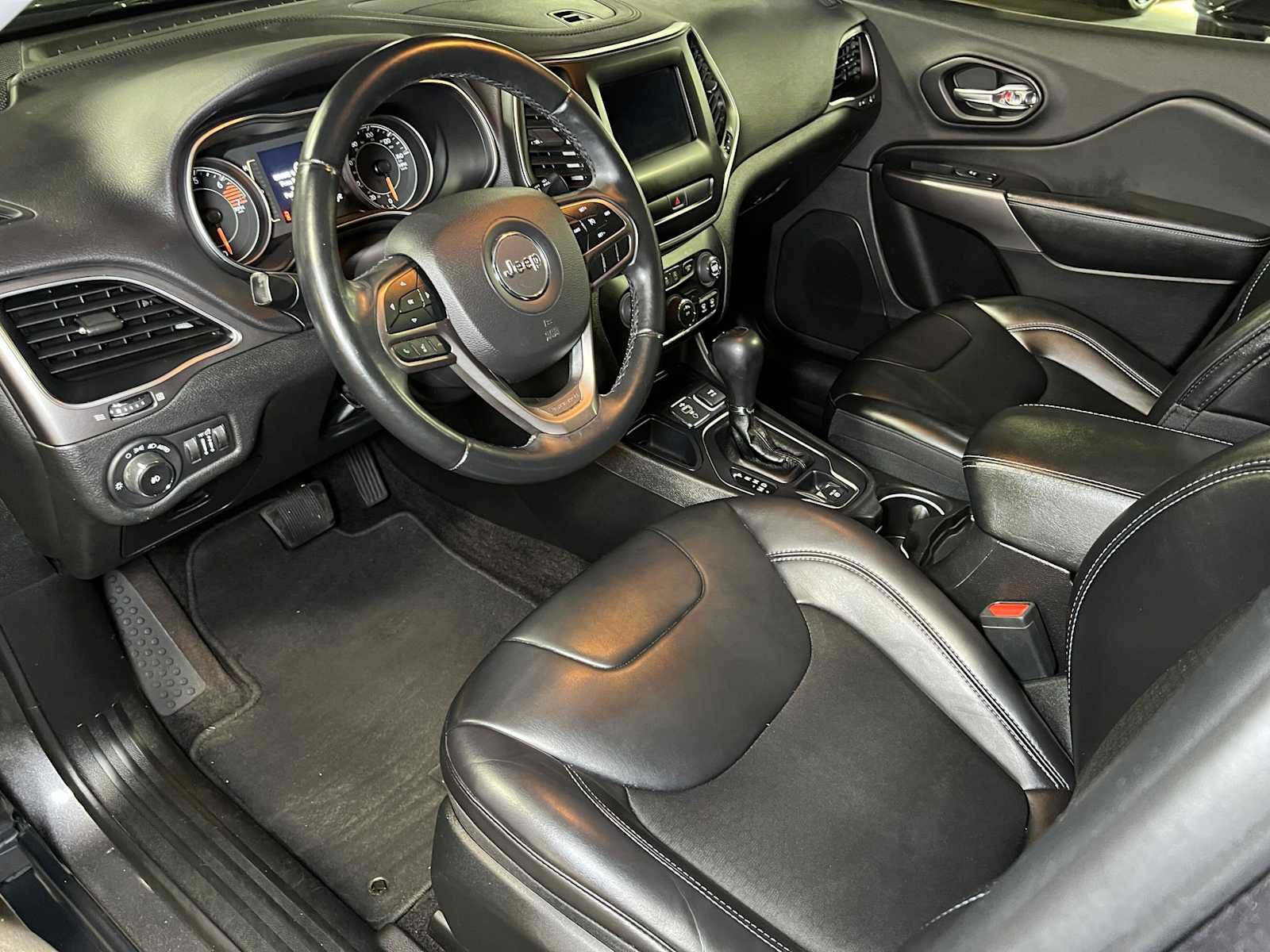 Used 2019 Jeep Cherokee Latitude Plus FWD image 24