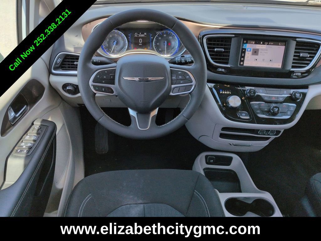 Used 2024 Chrysler Voyager LX FWD image 18
