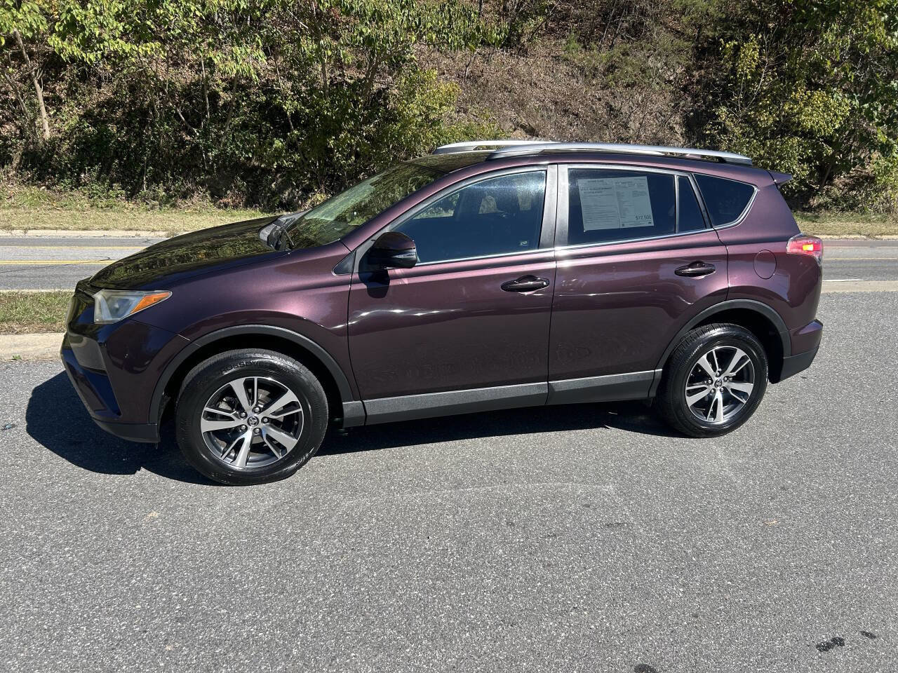 Used 2017 Toyota RAV4 XLE image 4