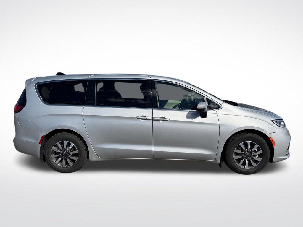 Used 2023 Chrysler Pacifica Touring-L FWD image 27