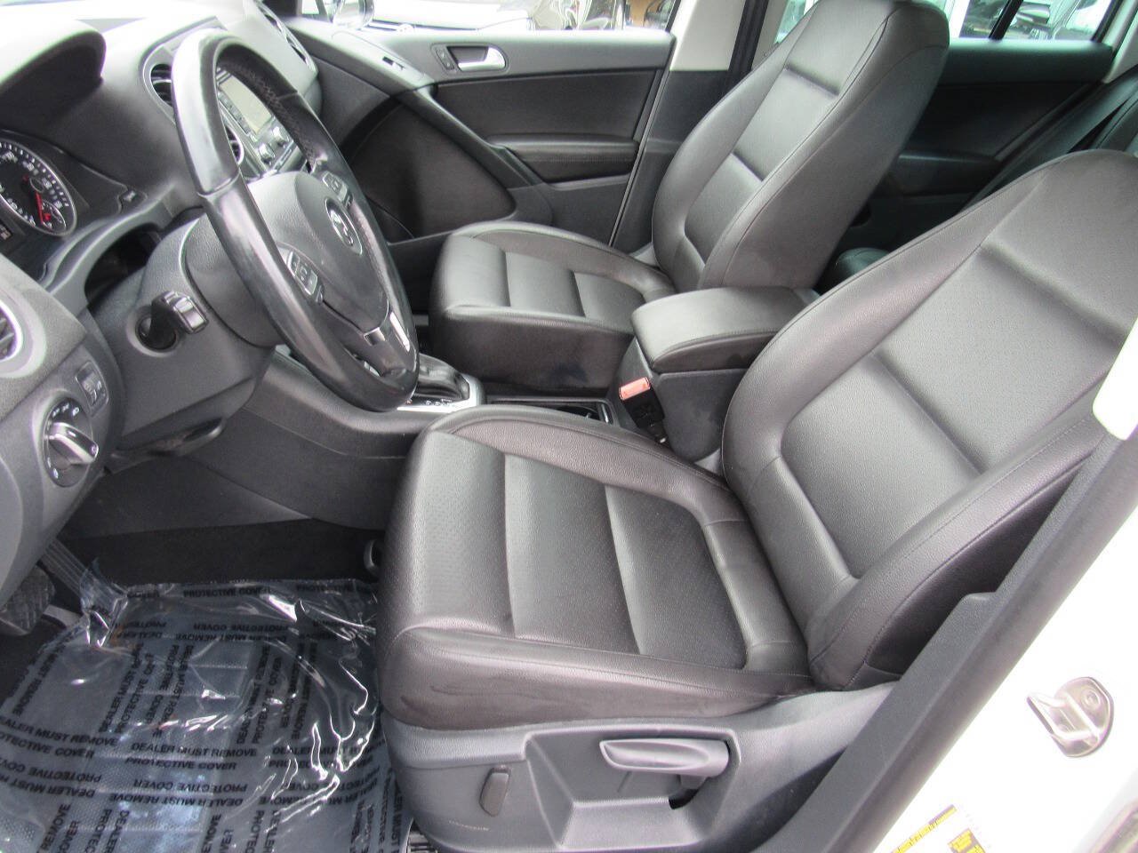 Used 2015 Volkswagen Tiguan SEL AWD/4WD image 16