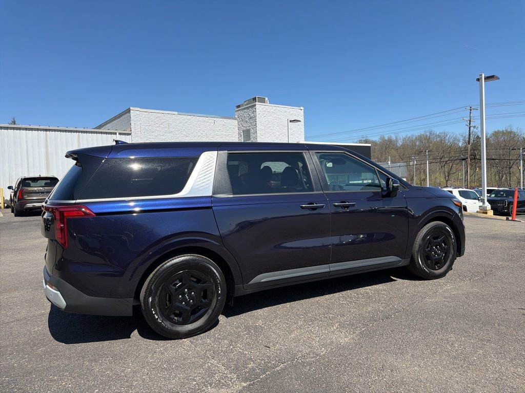 Certified 2025 Kia Carnival image 5