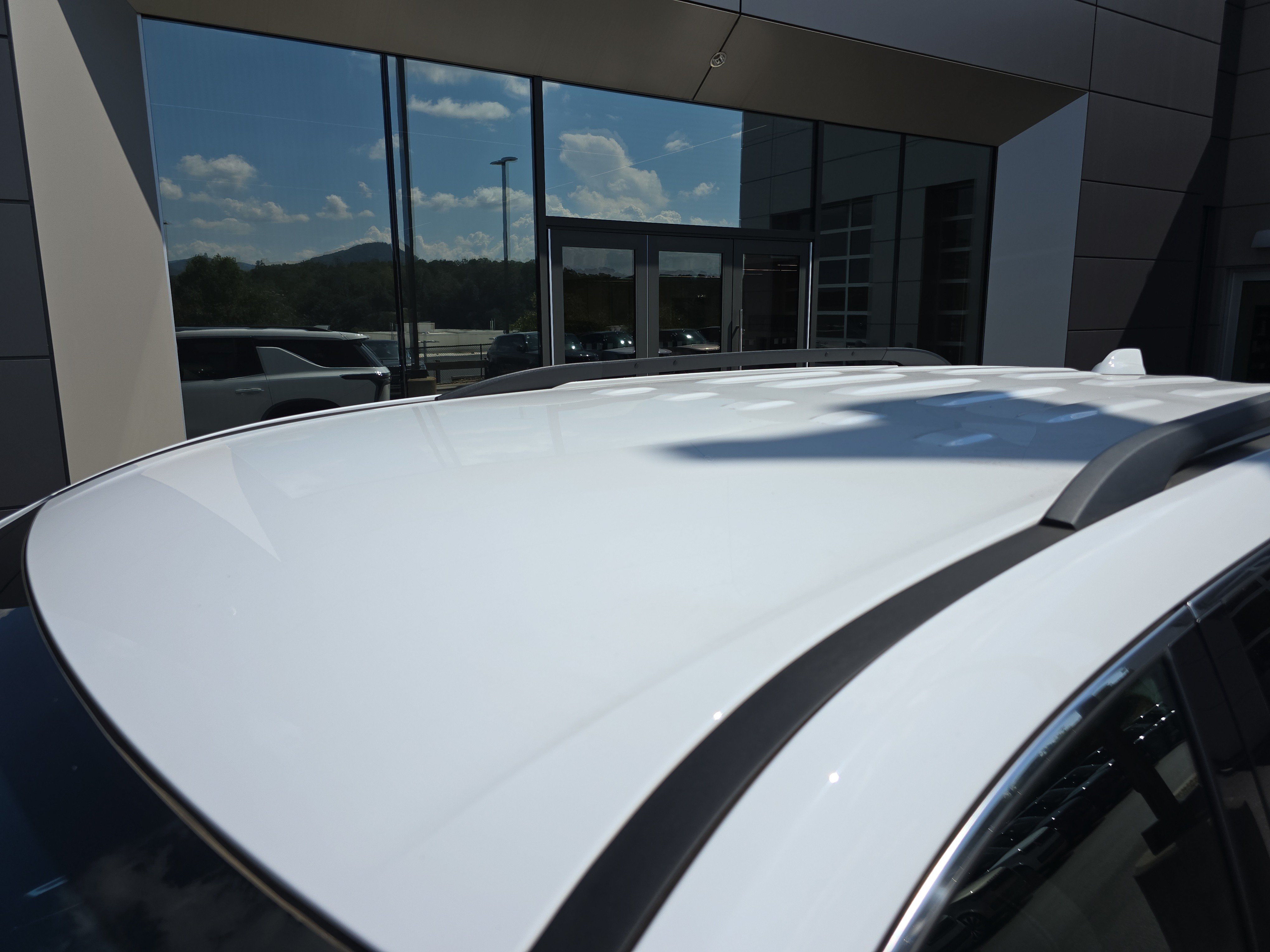 Used 2025 Chevrolet Traverse LT FWD image 11