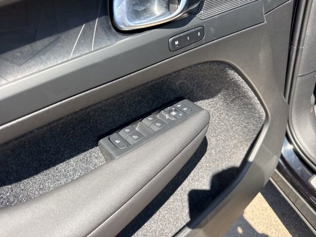 New 2025 Volvo EX40 Core w/ Climate Package AWD/4WD image 15