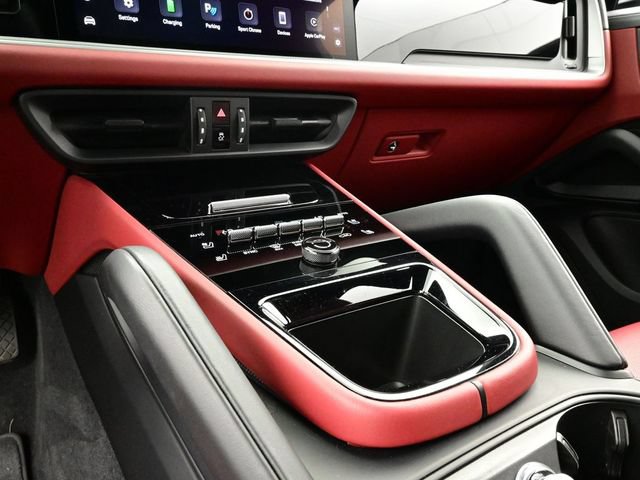 Certified 2024 Porsche Cayenne Coupe AWD/4WD image 11