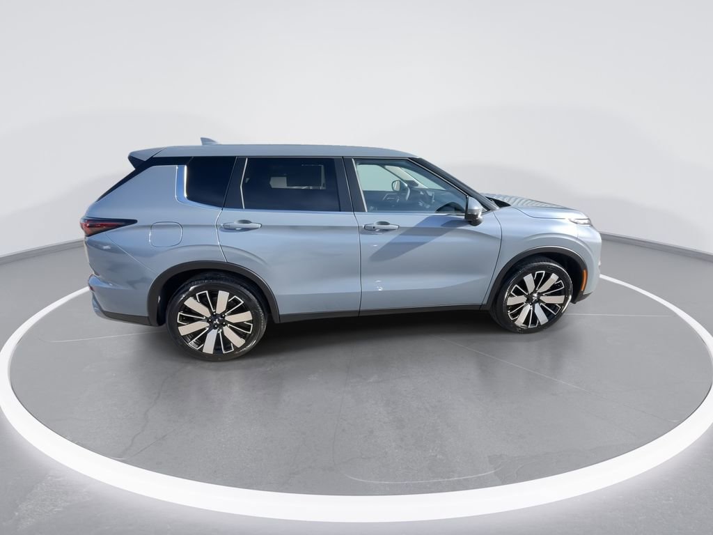 New 2026 Mitsubishi Outlander SE image 9