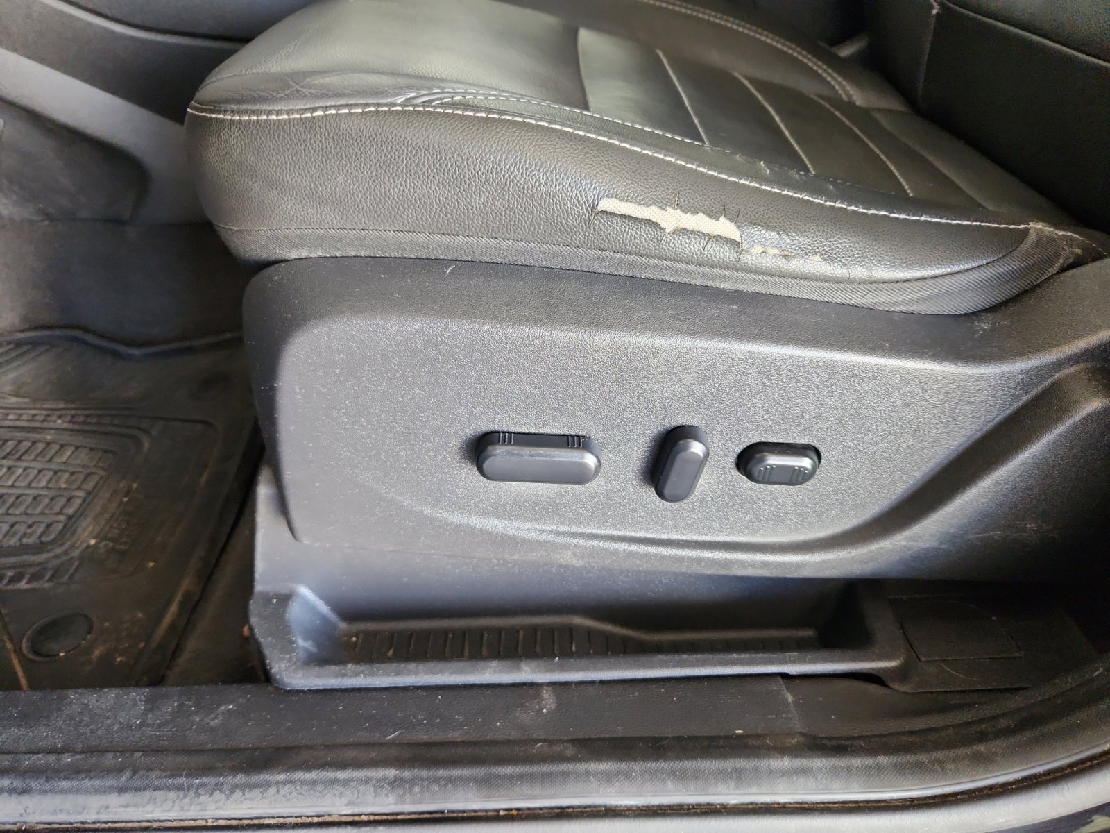 Used 2014 Ford Escape Titanium w/ Equipment Group 401A image 14