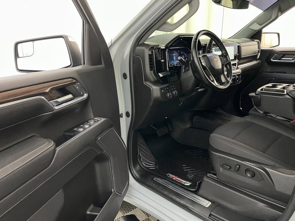 Used 2024 Chevrolet Silverado 1500 LT image 23