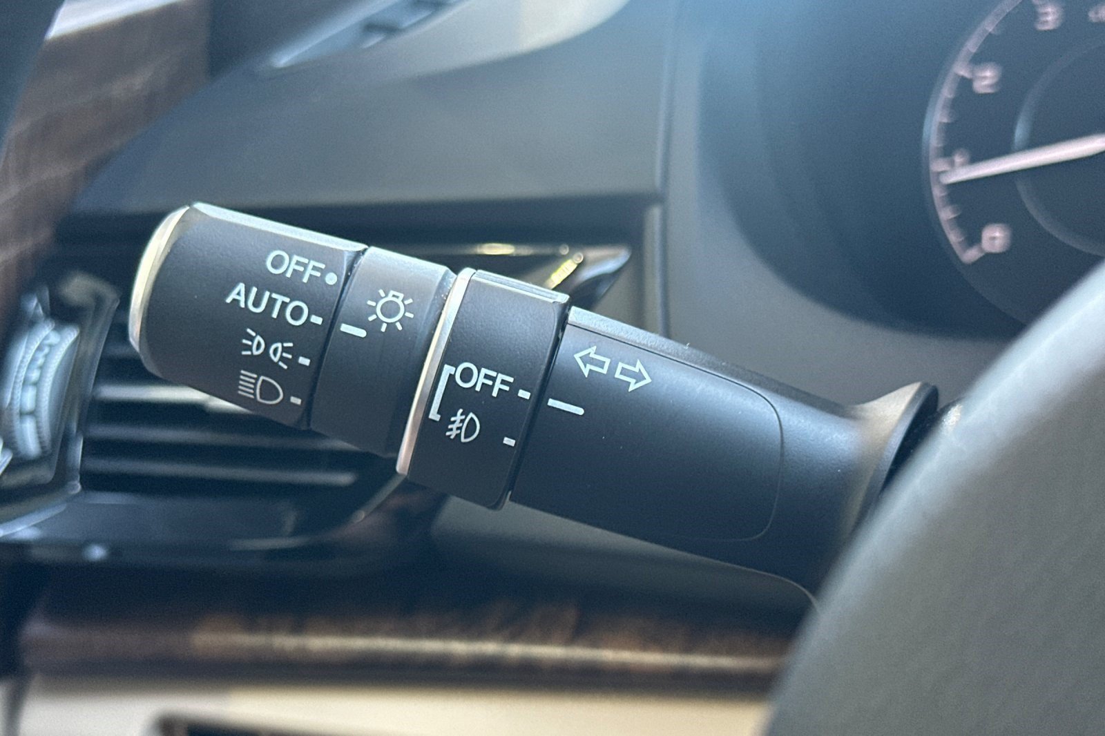 Used 2023 Acura RDX AWD w/ Advance Package image 33