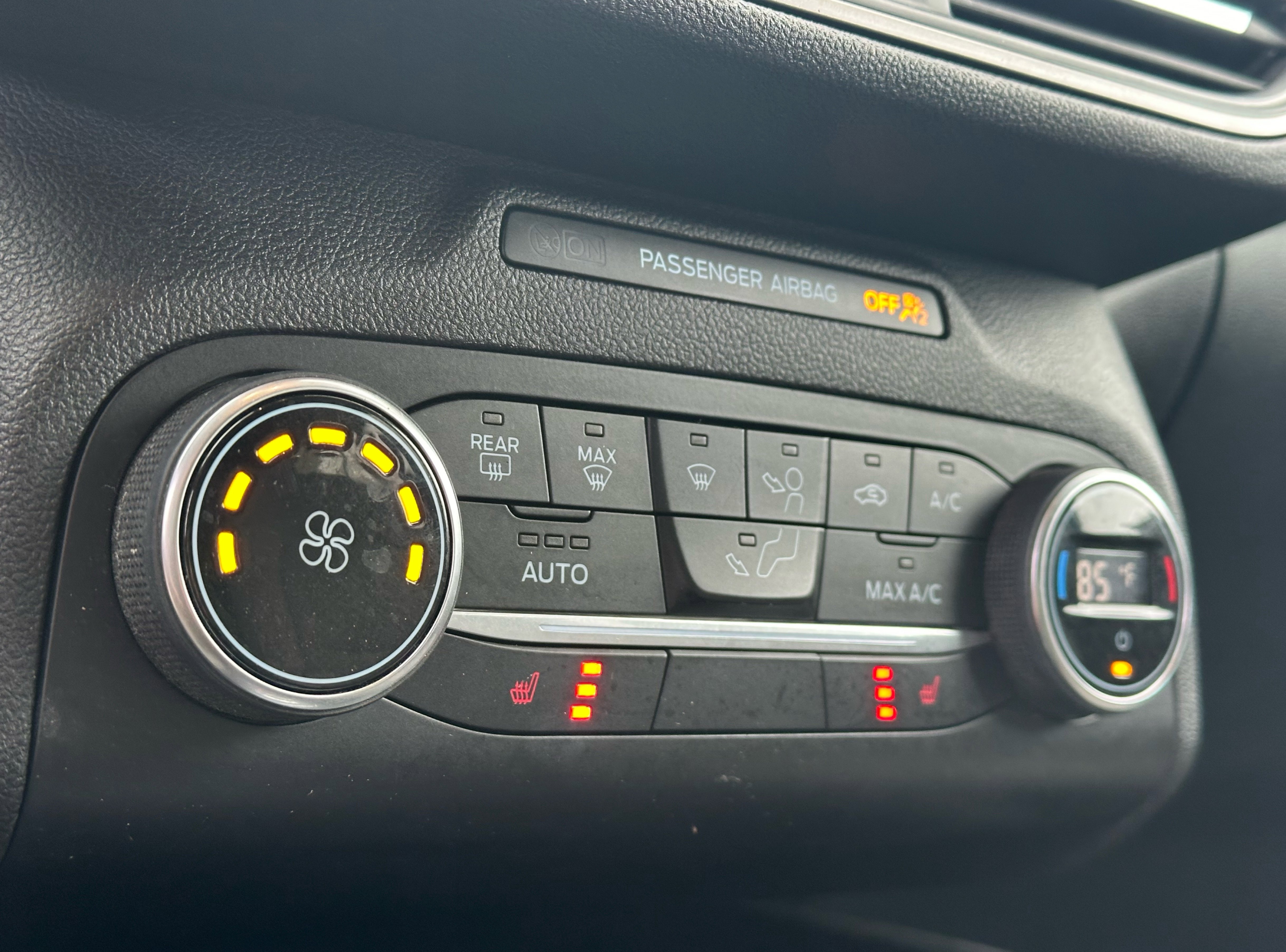 Used 2020 Ford Escape SE image 3