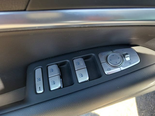 Certified 2026 Genesis G70 2.5T RWD image 17