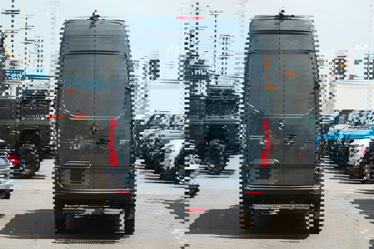 Used 2019 Mercedes-Benz Sprinter 144 image 7