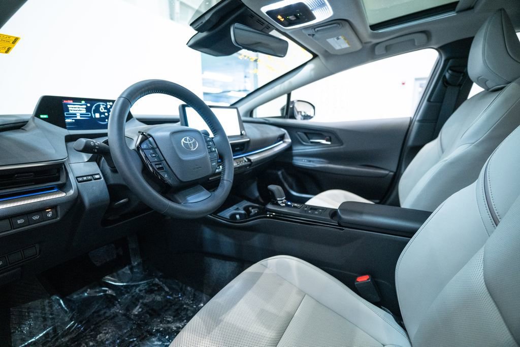 Used 2024 Toyota Prius XLE image 4