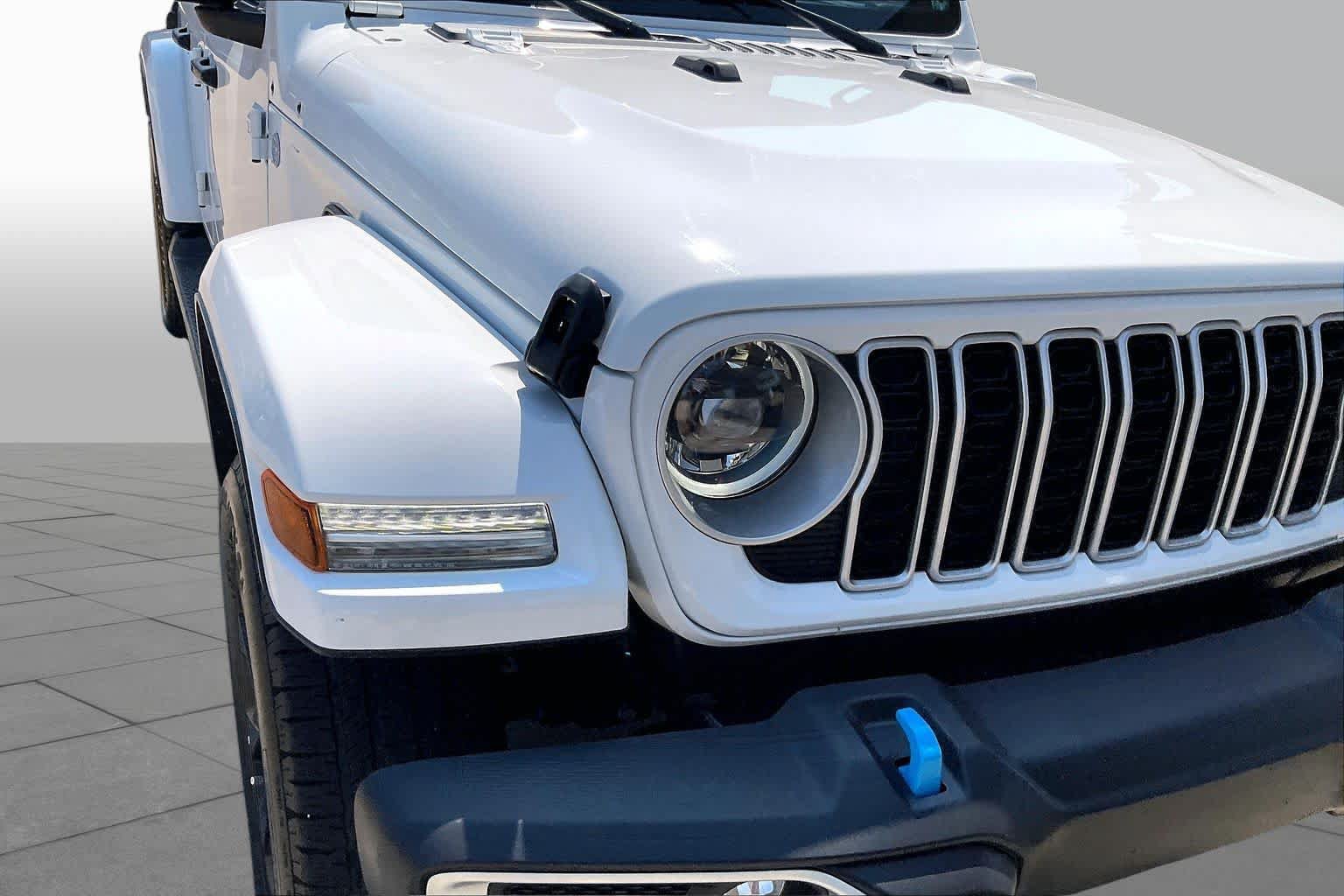 Used 2024 Jeep Wrangler Unlimited Sahara w/ Safety Group AWD/4WD image 26