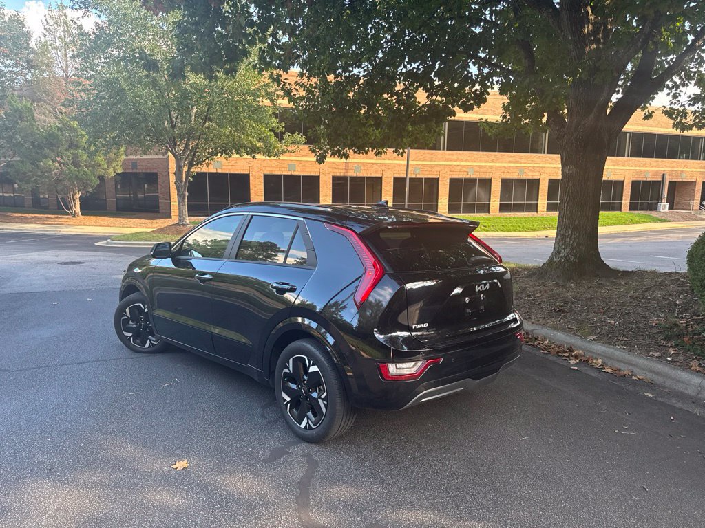 Used 2024 Kia Niro Wave w/ Wave Preserve Package FWD image 4